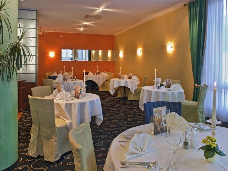 סאס פה Hotel Metropol מסעדה תמונה